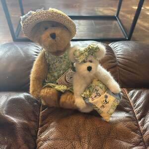 Boyds Bears Archive Collection Mary Elizabeth with Hat and Dress